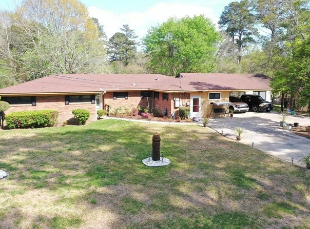 37 Mar-Ree Drive, LAUREL, MS 39440