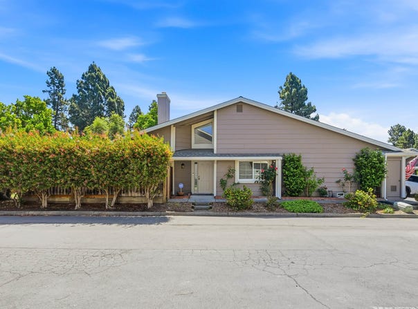 2402 Heathrow Ln, San Leandro, CA 94577