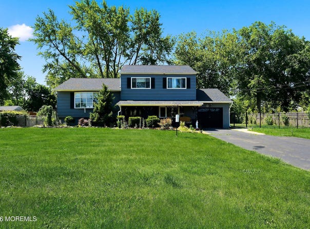 41 Kipling Way, Manalapan, NJ 07726