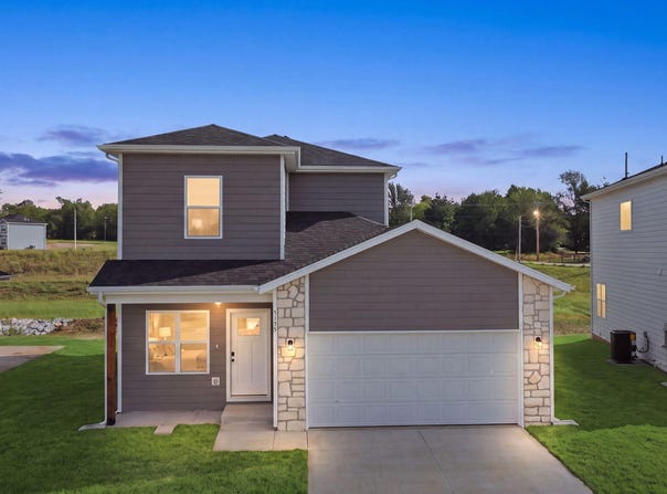 5175 W Crestmere Drive W, Springfield, MO 65802