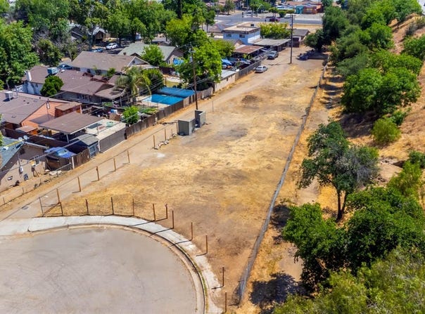 824 N Thesta Avenue, Fresno, CA 93701