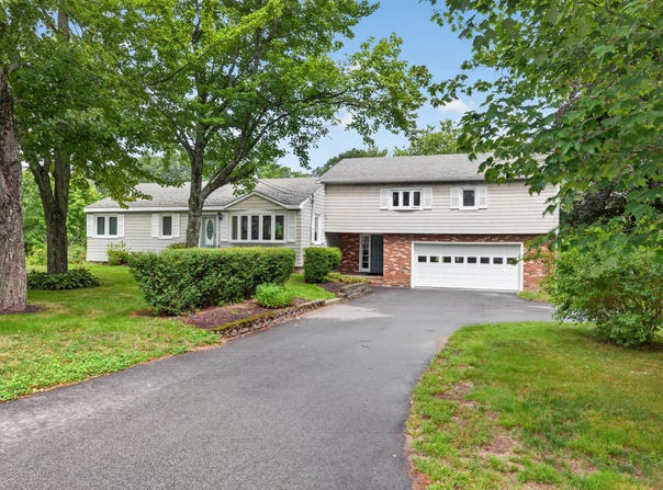 150 Ossipee Trail E, Standish, ME 04084