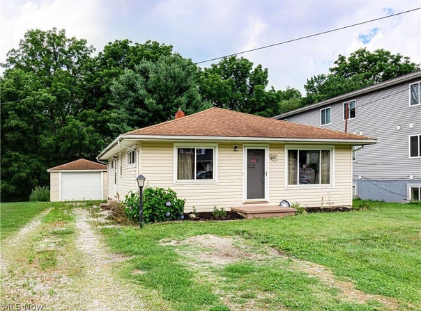 488 Massillon Road, Akron, OH 44306