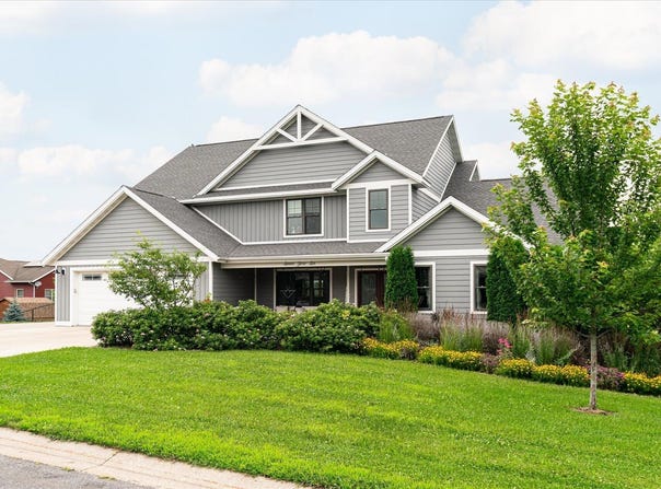 706 Derek Ln, Viroqua, WI 54665