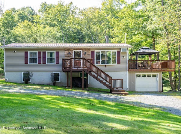 5 Chipmunk Trail, Hawley, PA 18428