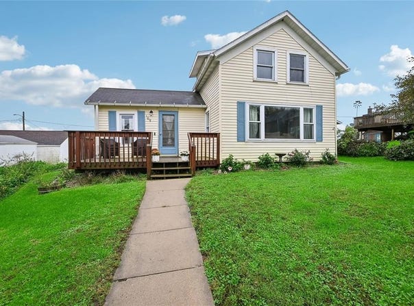 109 Tuttle Street E, Norway, IA 52318