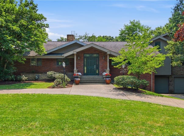 2072 Outlook Drive, Upper St Clair, PA 15241
