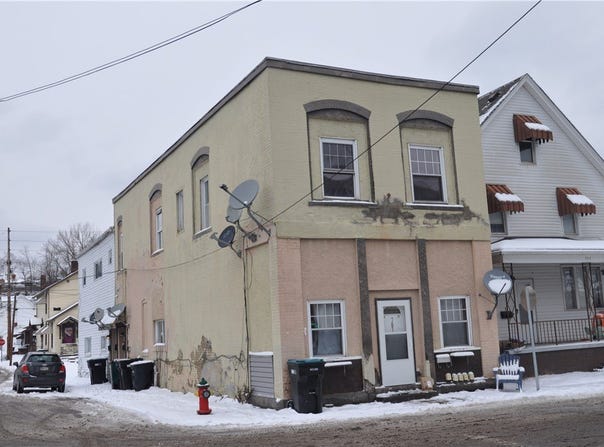 701 E 2nd, Tarentum, PA 15084