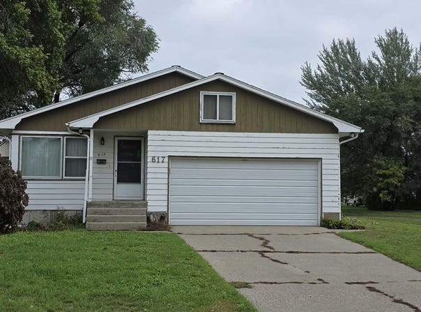 617 9th Avenue, Aberdeen, SD 57401