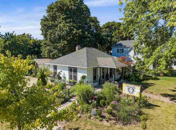 907 BRIDGE, CHARLEVOIX, MI 49720