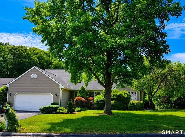 55 Canterbury Road, Hamden, CT 06514