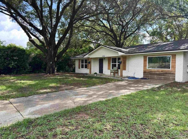 4700 Dean Dr, Pace, FL 32571