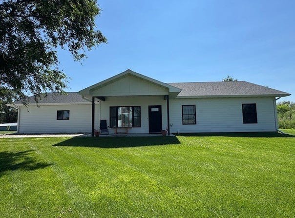 103 W 3rd Street, Chambers, NE 68725