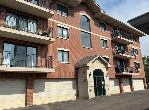 6840 W Winding Trail, Oak Forest, IL 60452