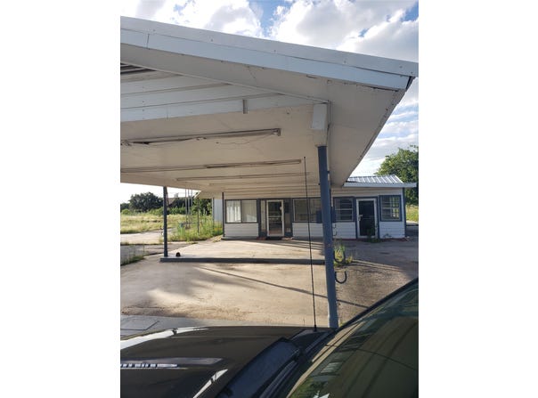 1198 E Hall Street, Bangs, TX 76823