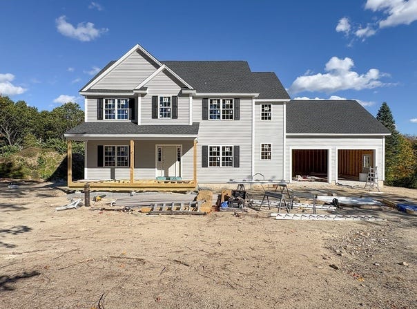 232 W Townsend Rd, Lunenburg, MA 01462