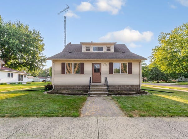 200 First Avenue SE, Mapleton, MN 56065