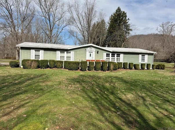 305 Abram St, Confluence, PA 15424