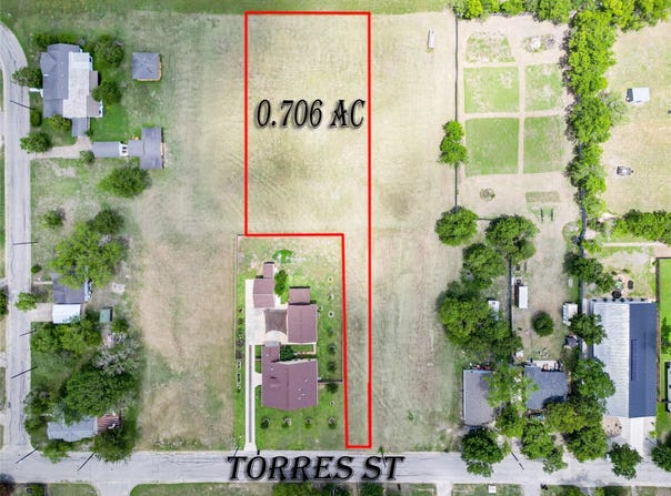 Torres St, Lockhart, TX 78644