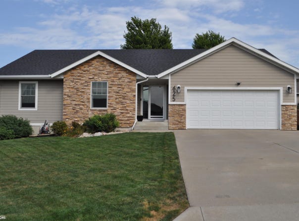 625 Field Crest Drive, Carroll, IA 51401