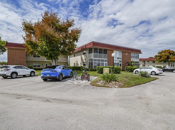 27 Pine Arbor Lane, Vero Beach, FL 32962