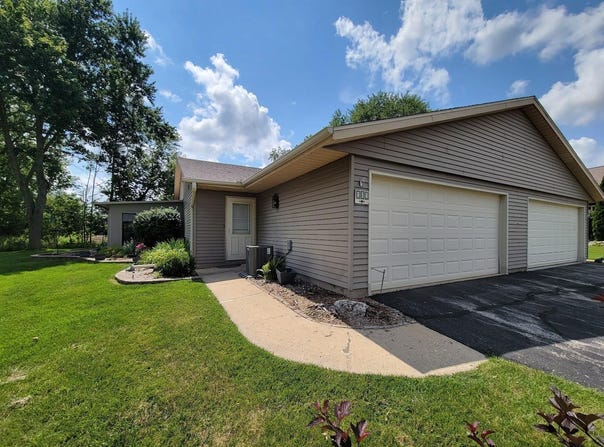 105 TAMARACK Circle, HARTFORD, WI 53027-2631