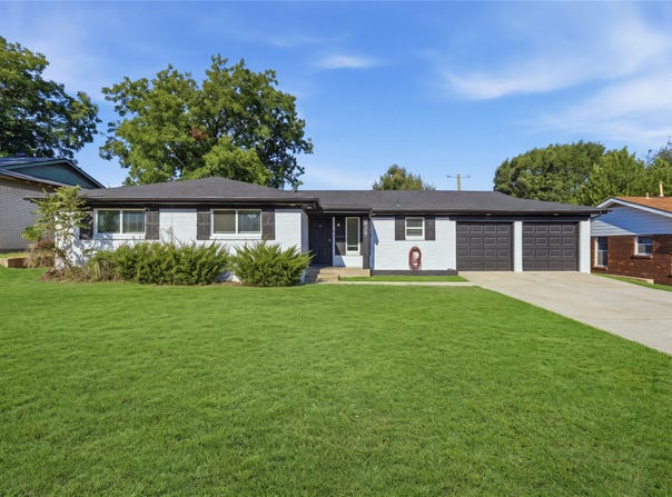 829 Lee Drive, Bedford, TX 76022