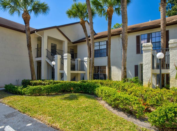 3237 Perimeter Drive, Greenacres, FL 33467