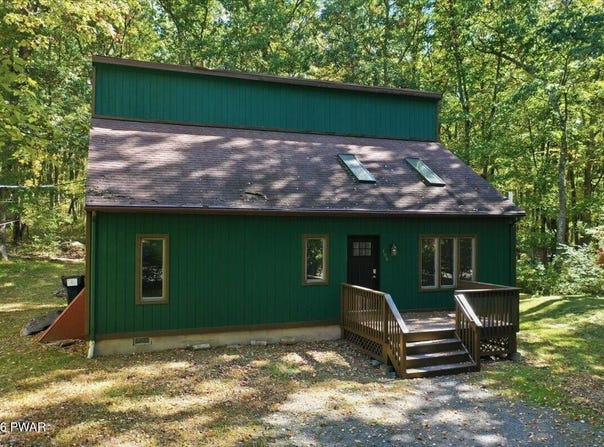 105 Forest Drive, Hawley, PA 18428