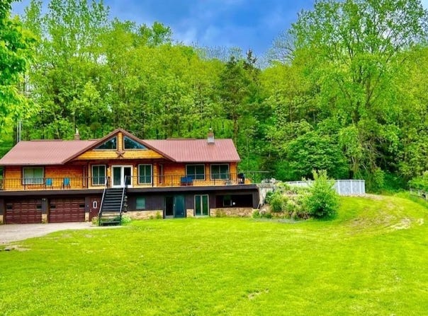 417 Old Sixteen Road, Waterville, IA 52170