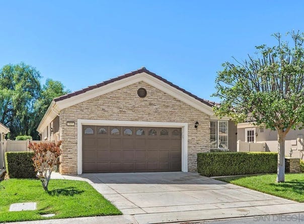 977 Blackhawk Dr, Beaumont, CA 92223