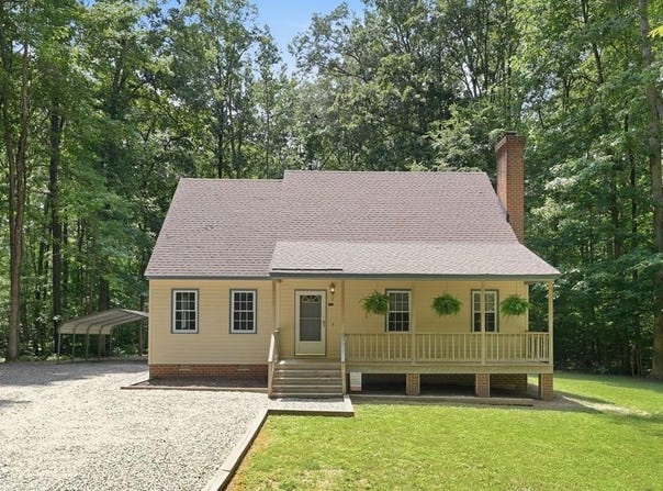 8530 WOODLAND DR, Amelia Court House, VA 23002