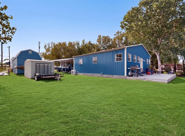 224 Old Coach Ln, Elgin, TX 78621