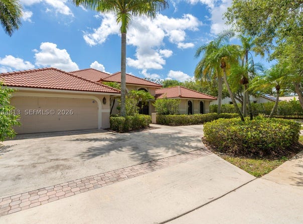 1051 Deerpath Ct, Weston, FL 33326