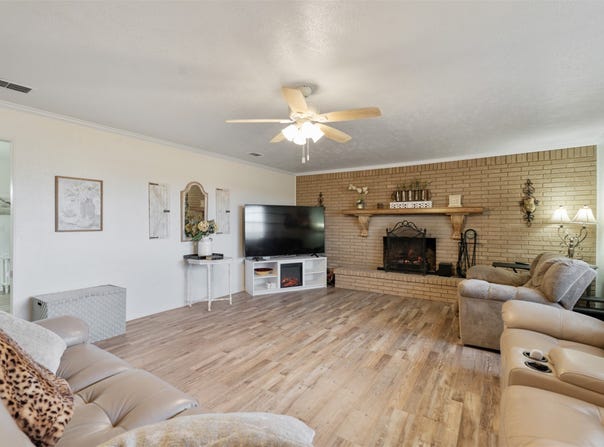 201 Colonial Circle, Athens, TX 75751