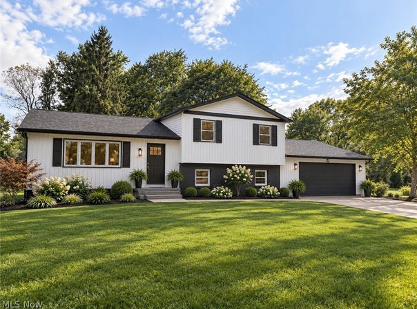 3246 E Waterloo Road, Akron, OH 44312