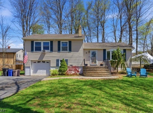 6 Woodport Ave, Jefferson Twp., NJ 07849-1252