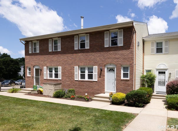 24 E Gate Lane, Hamden, CT 06514