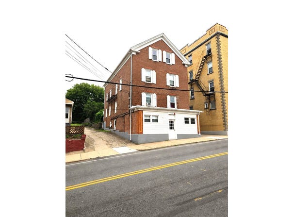 558 E School St, Woonsocket, RI 02895