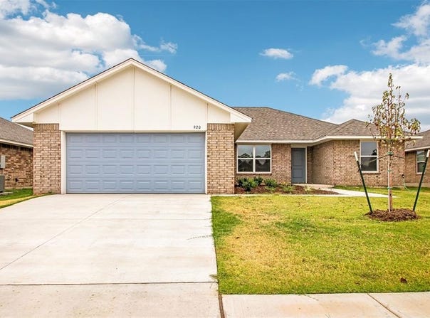 920 Hazy Brook Circle, Chickasha, OK 73018