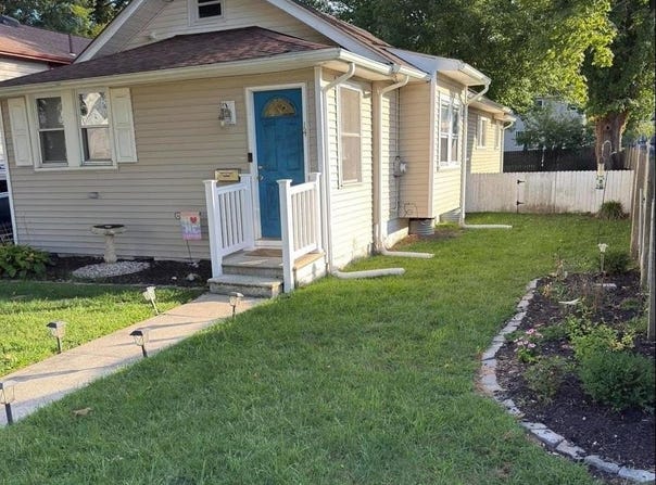 14 E Pierson Ave, Somers Point, NJ 08234-8014
