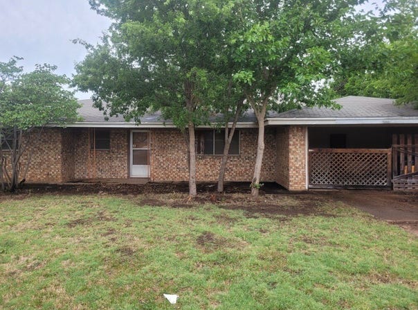 115 S Crescent Drive, Electra, TX 76360
