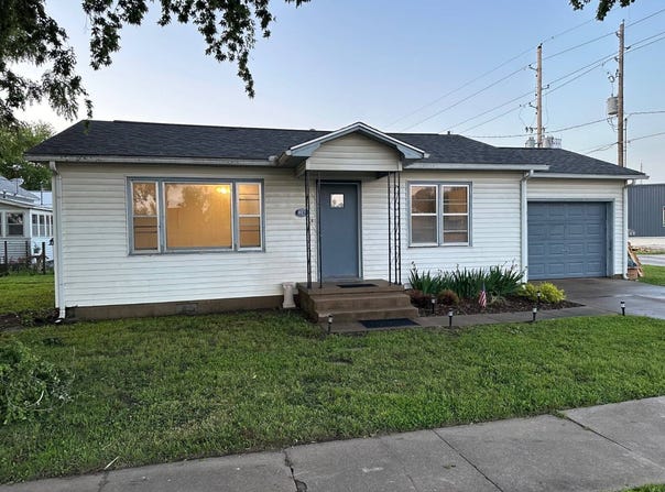 817 6th, Oswego, KS 67356