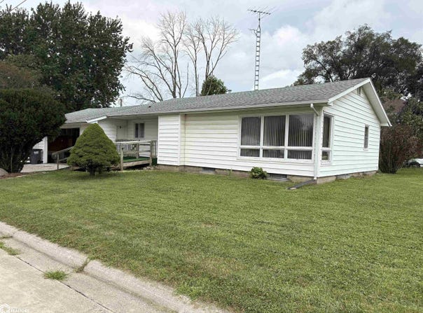 1504 9th Avenue, Eldora, IA 50627