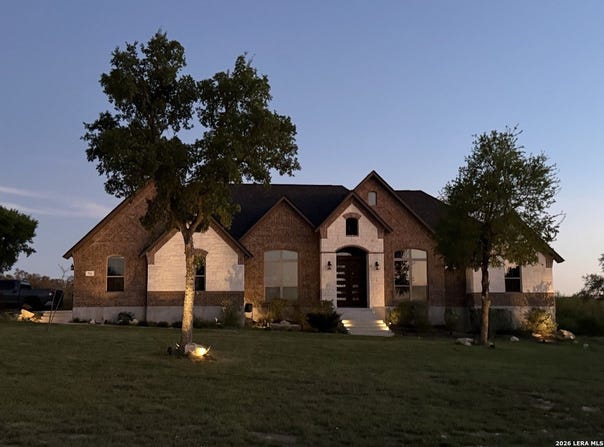 711 Stone Loop, Castroville, TX 78009