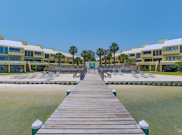 8520 Gulf Blvd, Navarre Beach, FL 32566