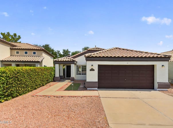 909 S SCALLOP Drive, Gilbert, AZ 85233