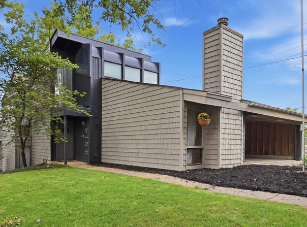 3014 SW Eveningside DR, Topeka, KS 66614