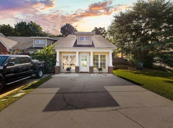 185 LITTLE JOHN CIRCLE, CALERA, AL 35040