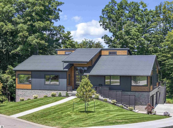 7777 Turnberry Circle, Williamsburg, MI 49690